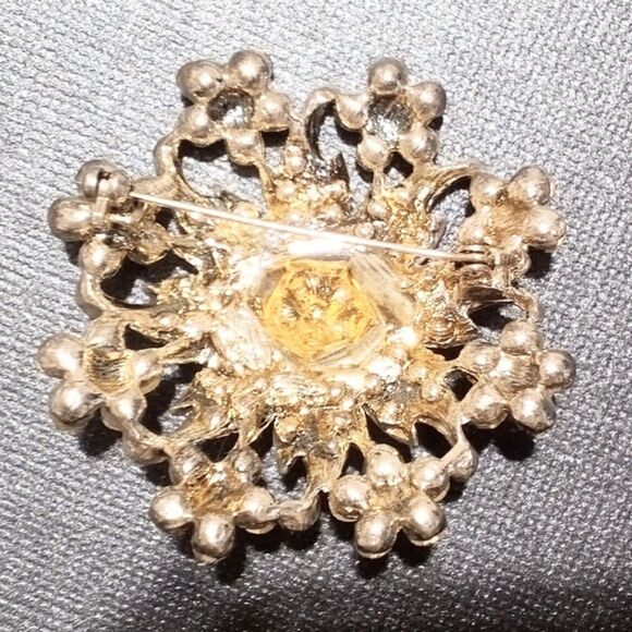 Sparkling Rhinestone Cluster Silver Tone Statement Brooch - Picture 4 of 4